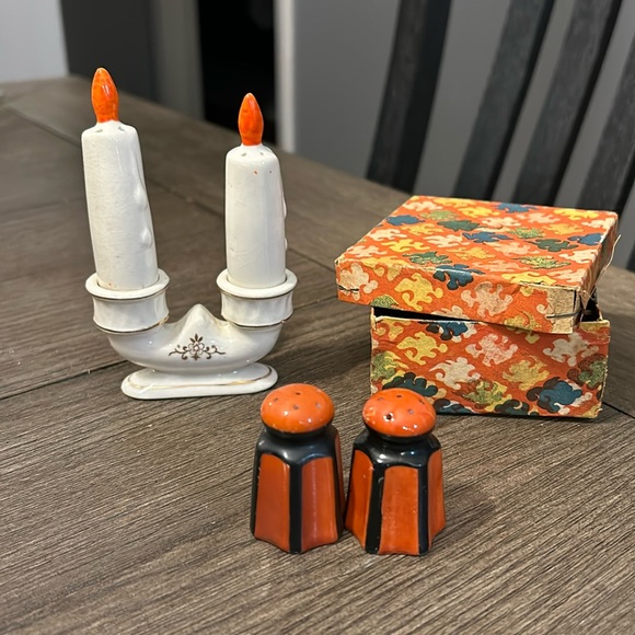 Vintage salt & pepper shakers made in Japan candelabra with box & orange black - Picture 1 of 11